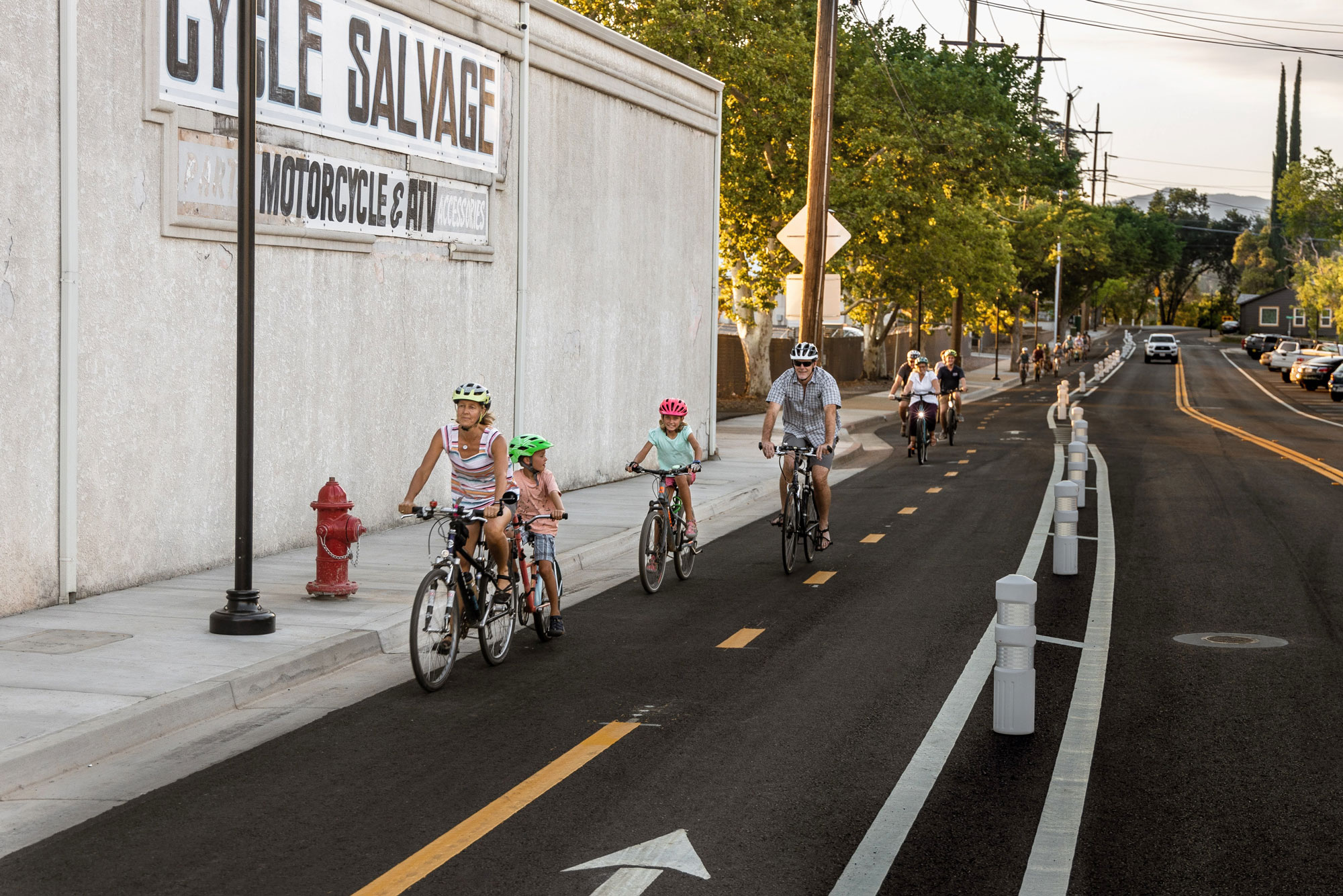 Protected Bikeway (Class IV)